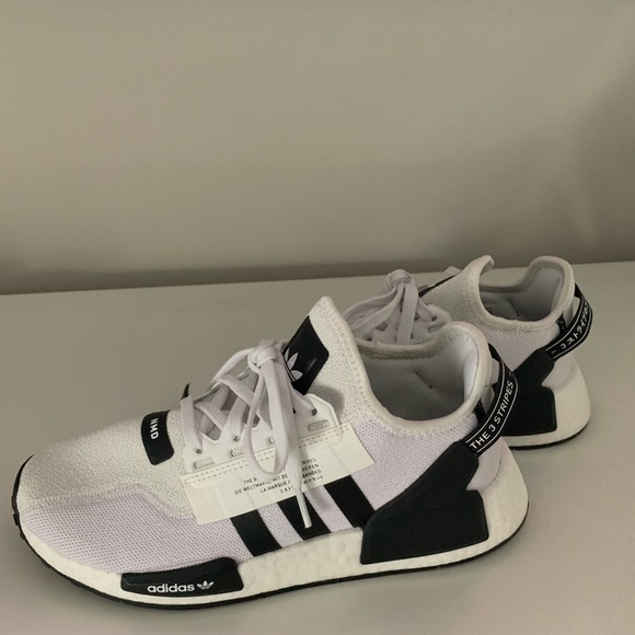 BRAND NEW Adidas NMD_R1 V2 Mens runners - Picture 1 of 5